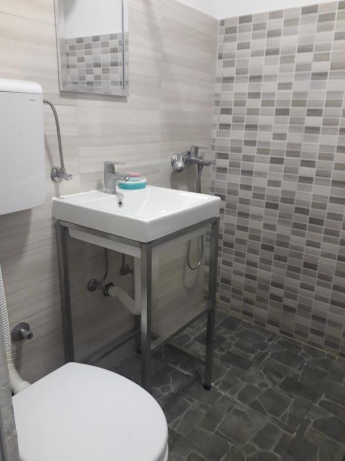 Cosmo Hostel Belgrado Buitenkant foto