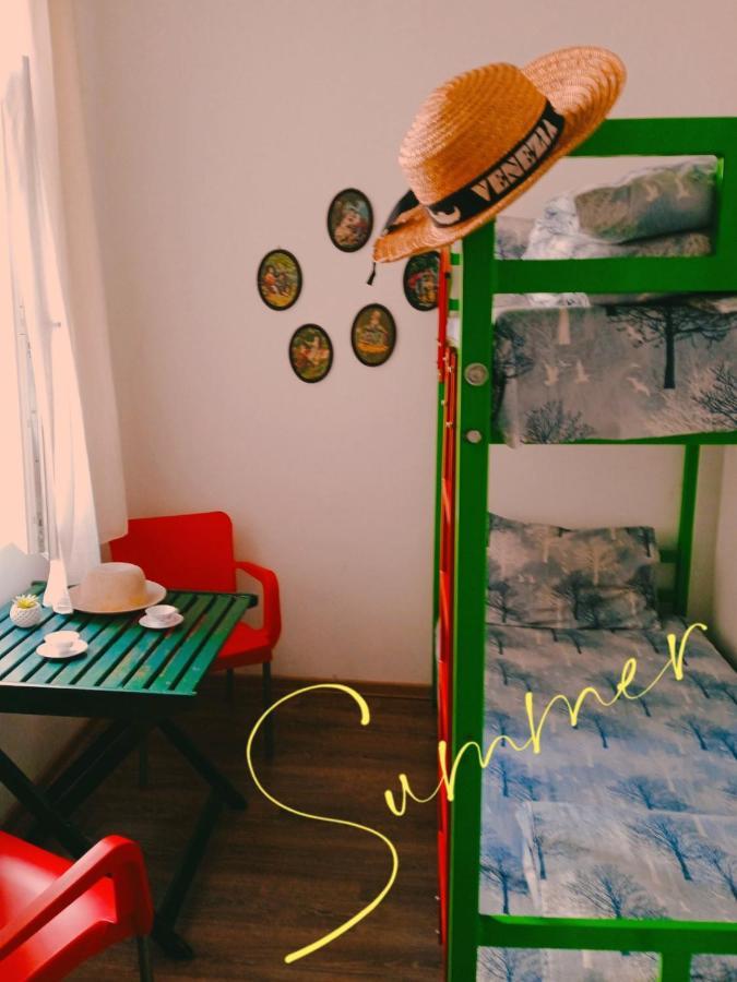 Cosmo Hostel Belgrado Buitenkant foto